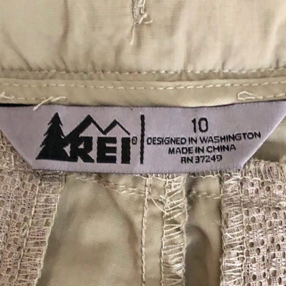 REI Khaki Quick Dry 8-Pocket Cargo Shorts  - 10 - Picture 7 of 9